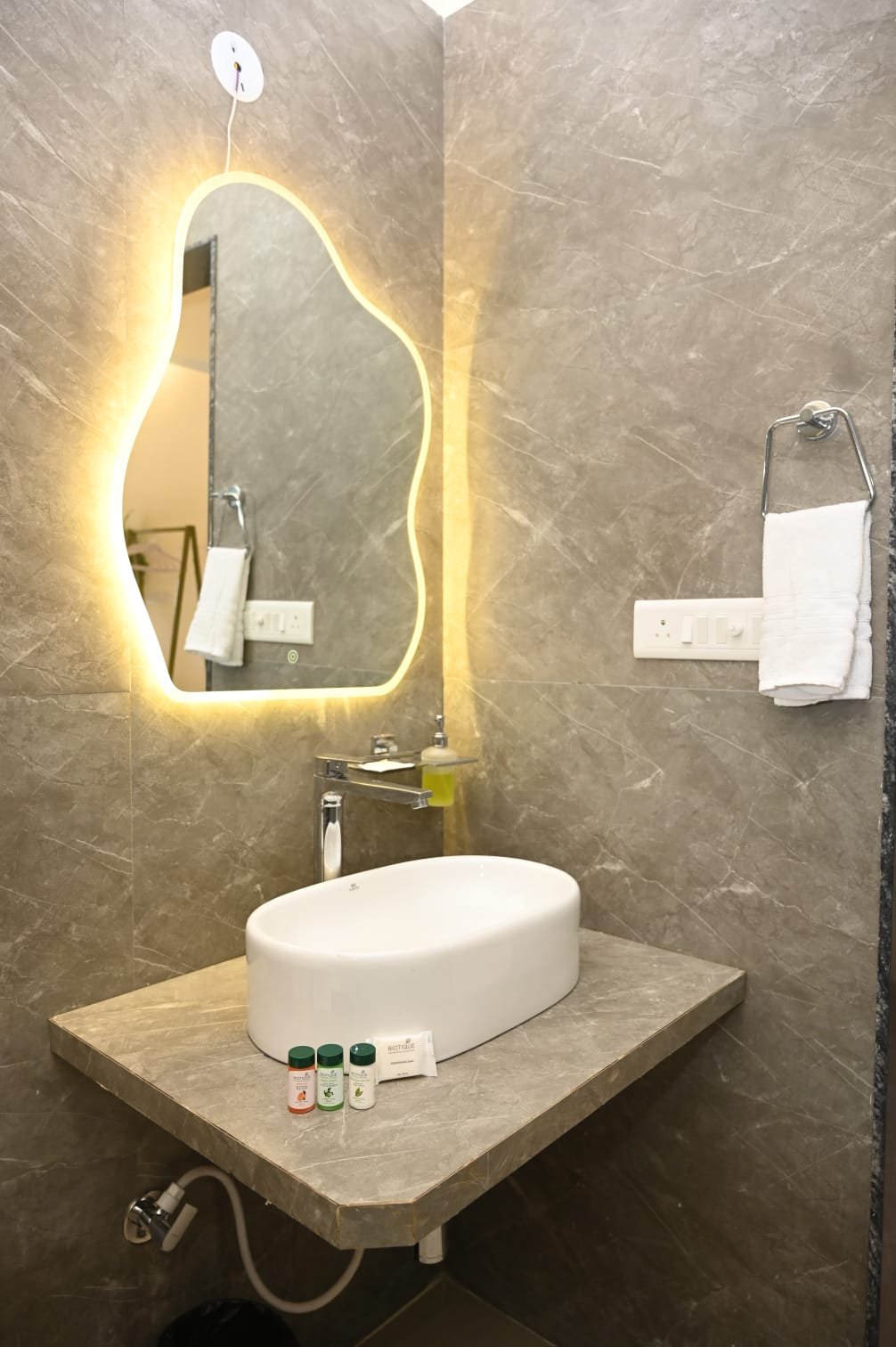 Stylish washbasin and mirror in bathroom at Baghin Resort